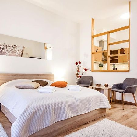 Downtown Charm With Balcony And Garden View Daire Budapeşte Dış mekan fotoğraf