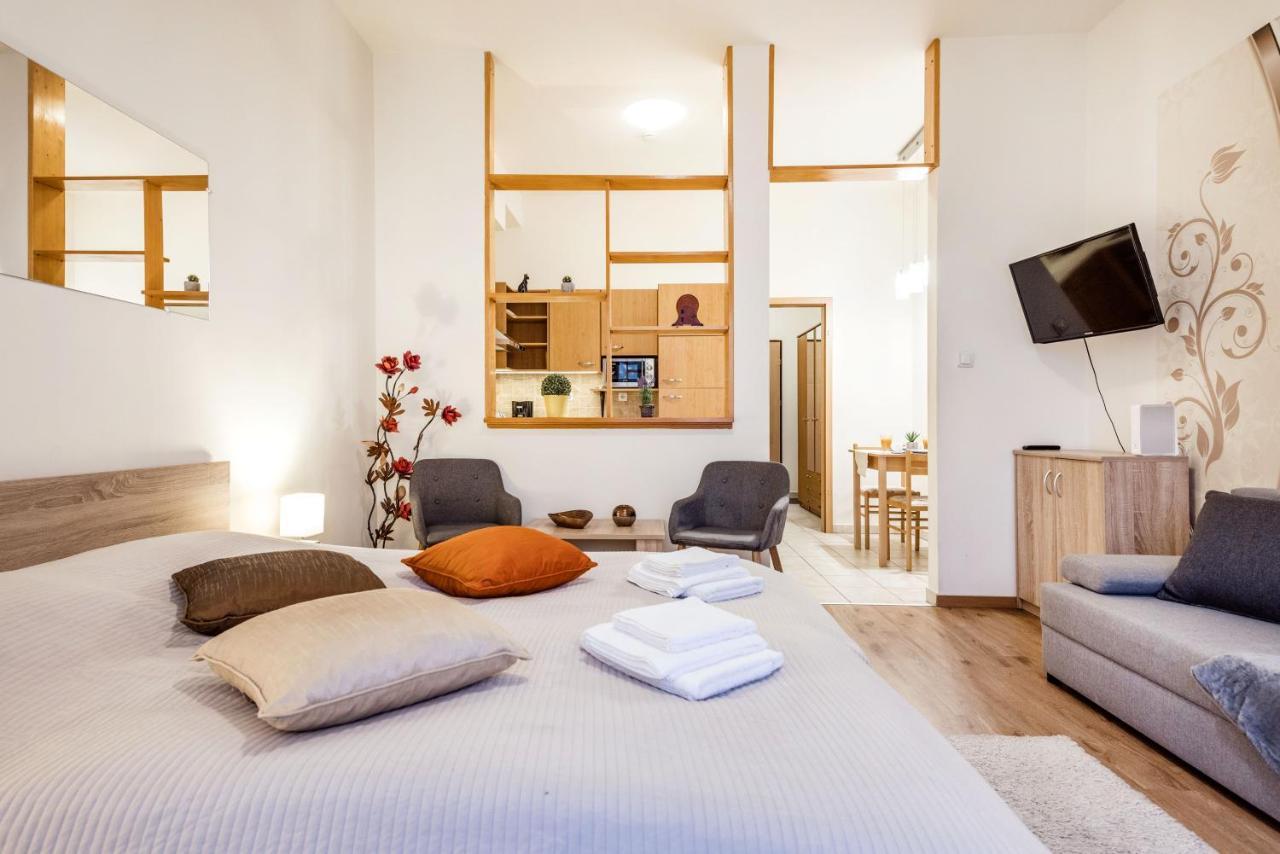 Downtown Charm With Balcony And Garden View Daire Budapeşte Dış mekan fotoğraf