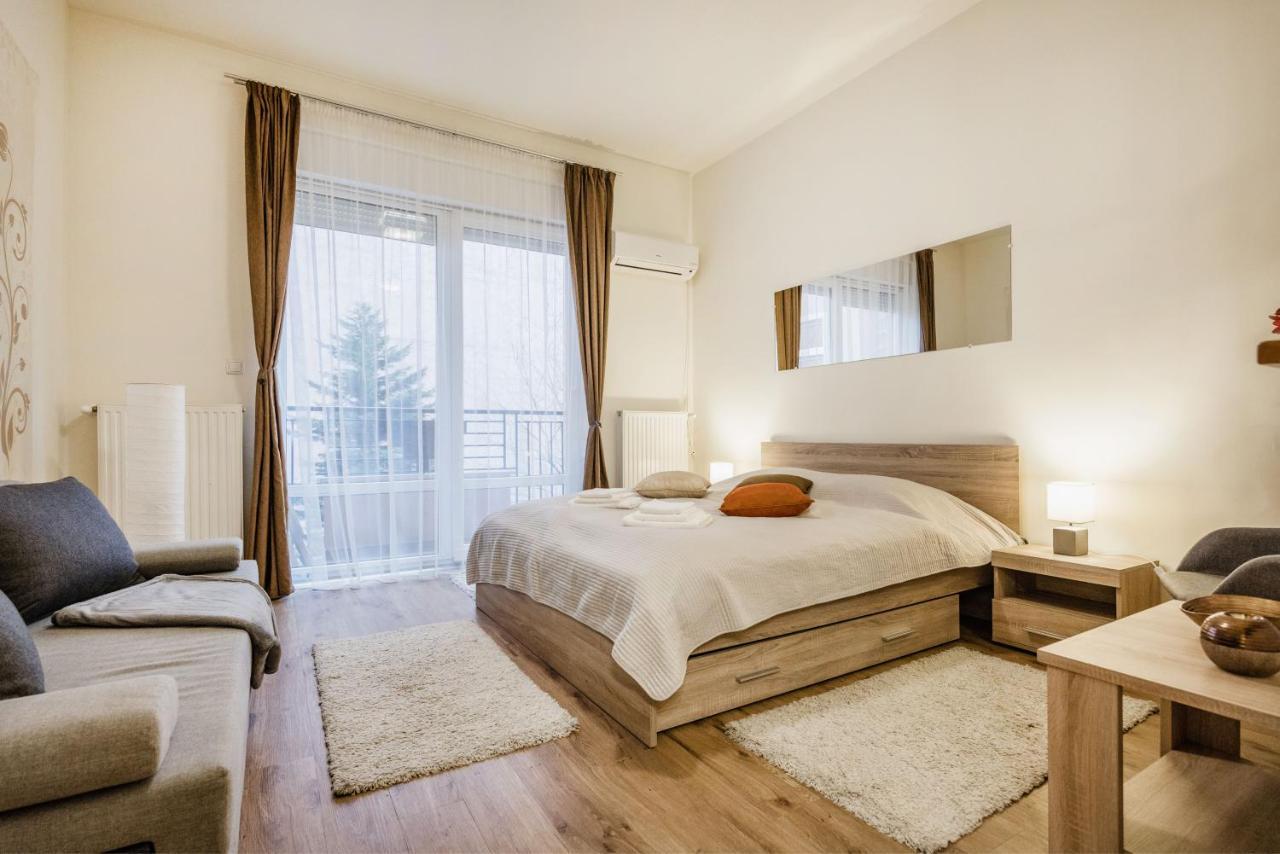 Downtown Charm With Balcony And Garden View Daire Budapeşte Dış mekan fotoğraf