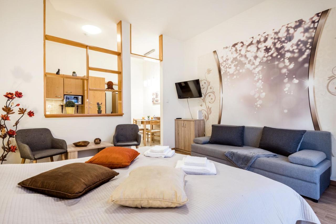 Downtown Charm With Balcony And Garden View Daire Budapeşte Dış mekan fotoğraf