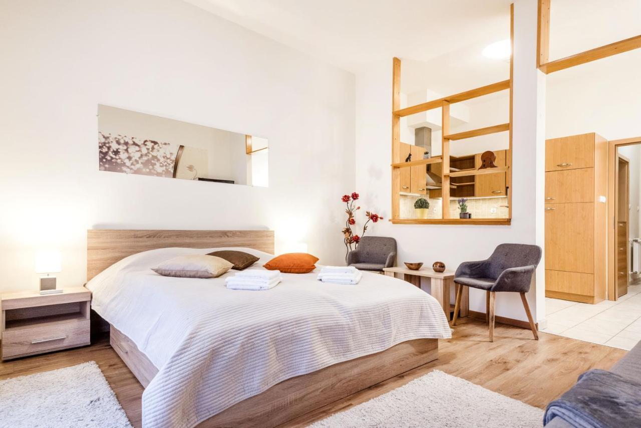 Downtown Charm With Balcony And Garden View Daire Budapeşte Dış mekan fotoğraf